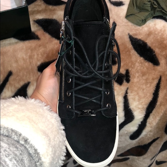 Sneakers - Picture 3 of 4